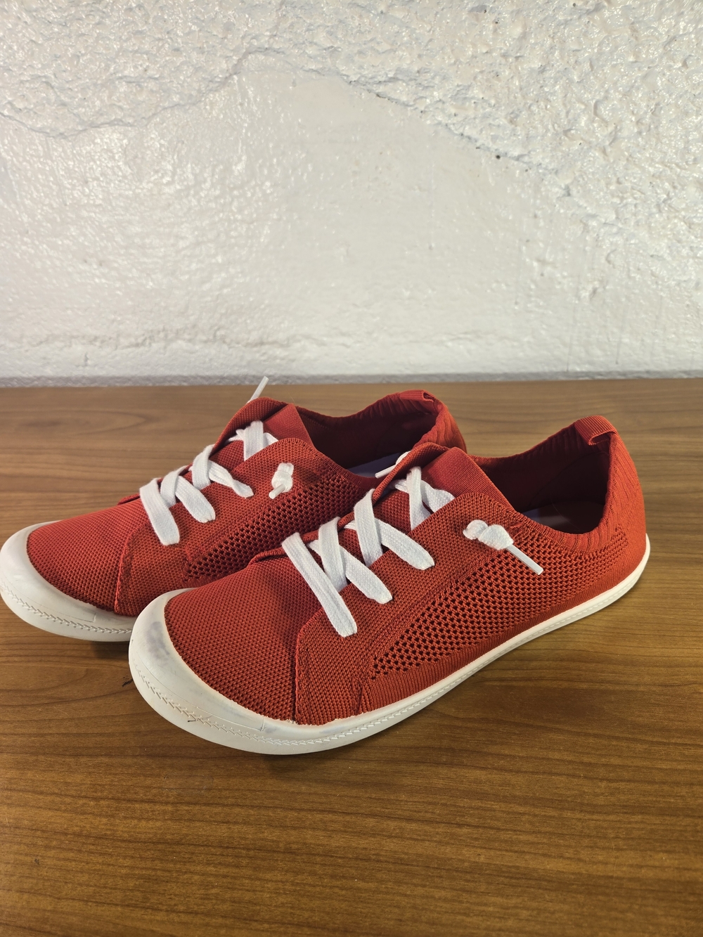 Women’s Red Knit Lace Up Sneakers Lightweight Casual Shoes Size 10